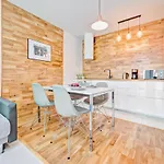Homely Place Casa Verona - Stary Rynek - Parking Apartment Poznan