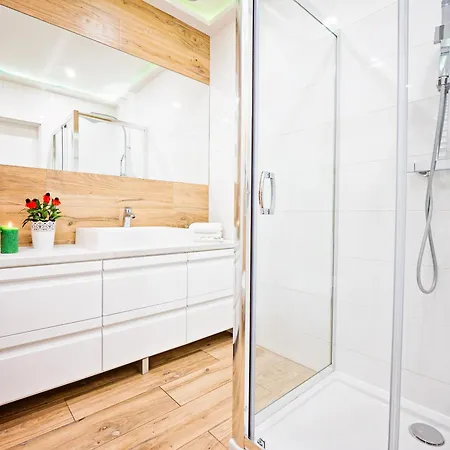 Homely Place Casa Verona - Stary Rynek - Parking Apartment Poznan