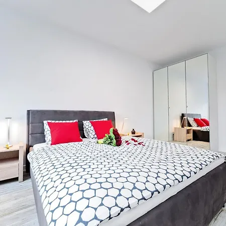 Maison Central Poznan & Parking Apartment *