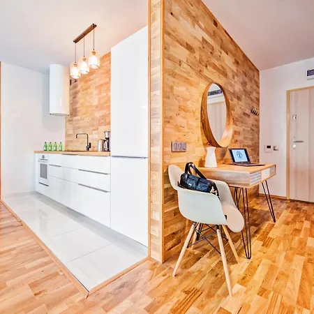 Homely Place Casa Verona - Stary Rynek - Parking Apartment Poznan